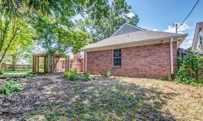 Building Photo - 5624 Annandale Dr
