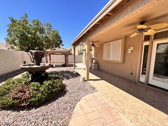 Building Photo - 7239 E Lobo Ave