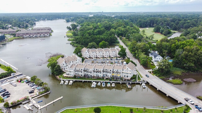 Building Photo - 100 Pinewood Rd