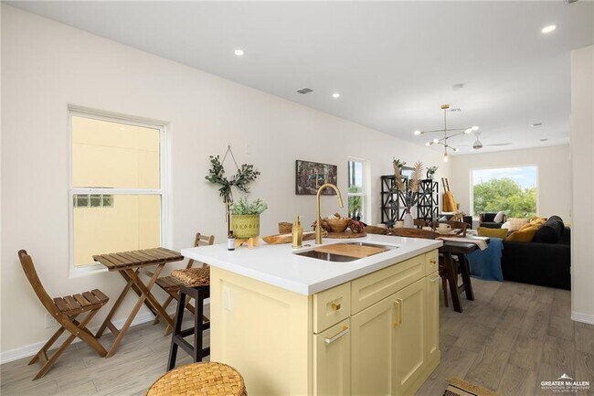 Building Photo - 19 Bass Ave