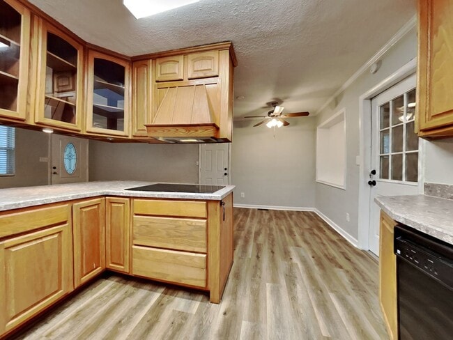 Building Photo - Charming 3BR Home in Jacksonville, FL | Sunroom | Garage | Large Fenced Yard | Pets Welcome