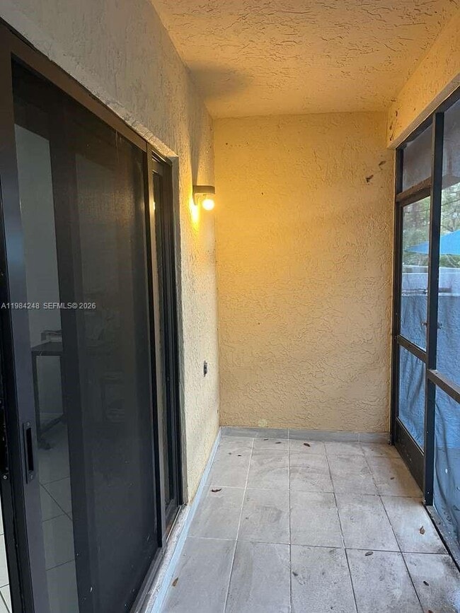 Building Photo - 9787 Riverside Dr