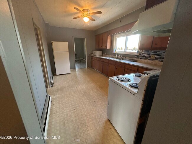 Building Photo - 1849 Clearview St