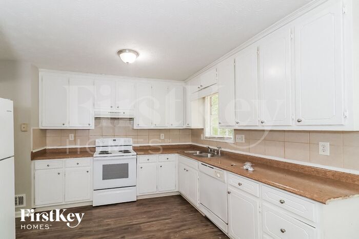Building Photo - 2982 Valley View Cir