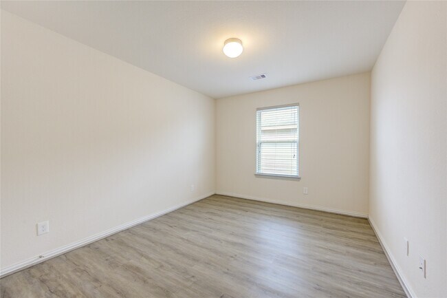 Building Photo - 16 Rose Desert Ct