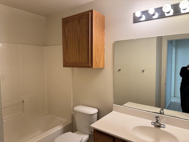 Building Photo - 606 N Bangor Ave