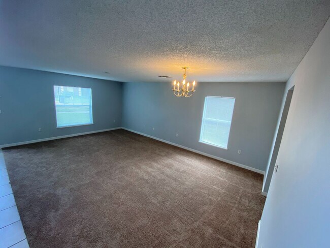 Building Photo - Beautiful 4 Bedroom, 3.5 Bath, 2 Car Garag...