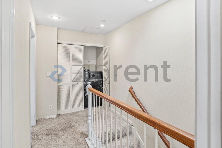 Building Photo - Unit 9