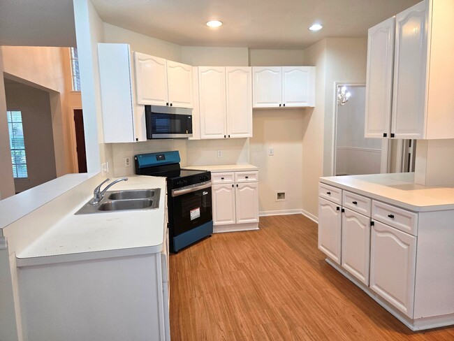 Building Photo - 1611 Monvale Ln