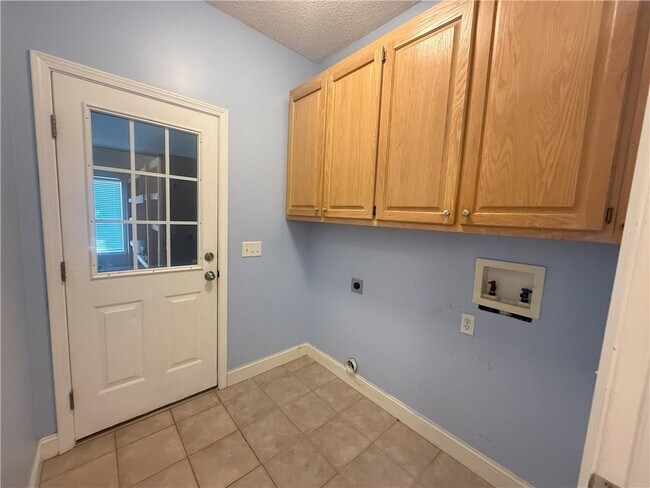 Building Photo - 141 Royal Dr