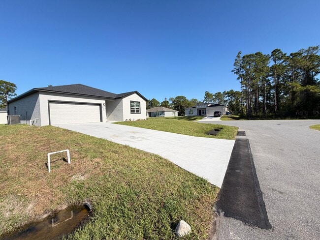 Building Photo - 2810 Felda Ave
