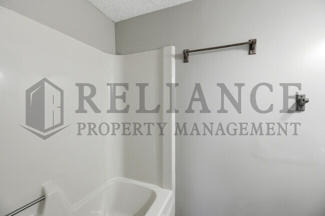 Building Photo - 1908 N Jeanette St