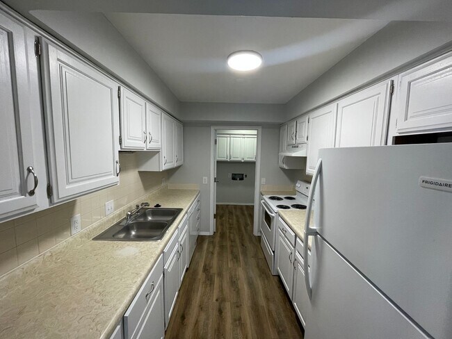 Building Photo - 2301/2307 W FR 164