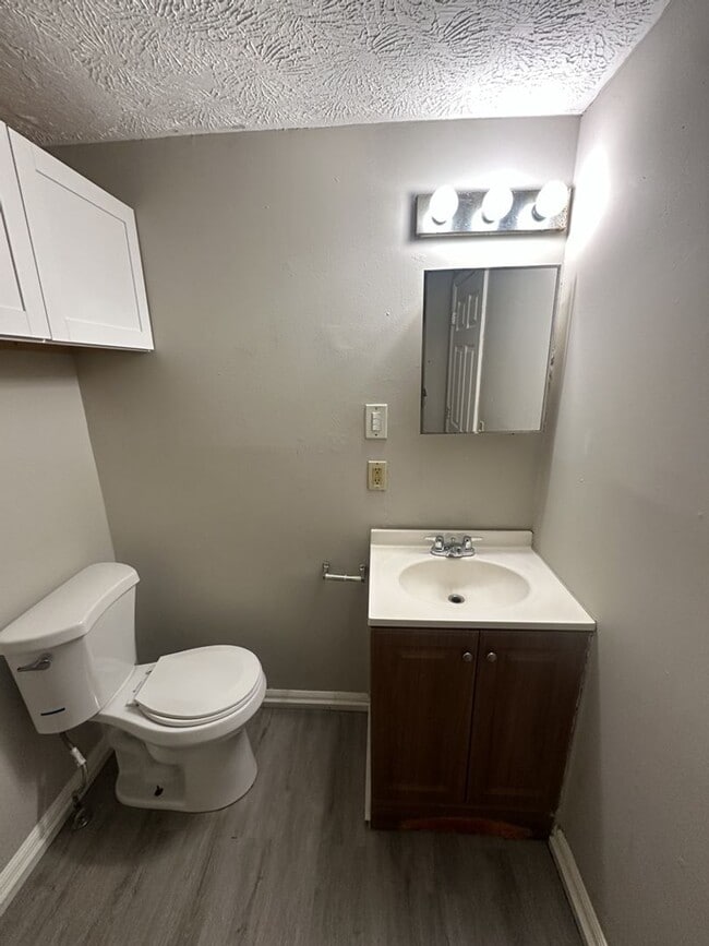 Building Photo - Charming 2 Bedroom in Downtown Chattanooga! Ask about our move in specials!