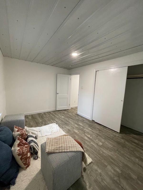 Building Photo - 410 W Maple St