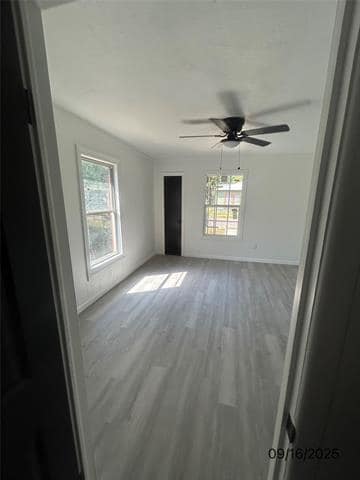 Building Photo - 515 N Donna Ave