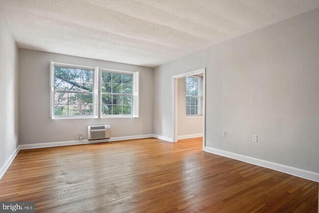 Building Photo - 3051 Idaho Ave NW