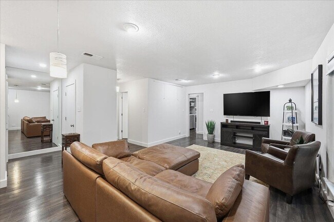 Building Photo - 2263 Briarcliff Dr