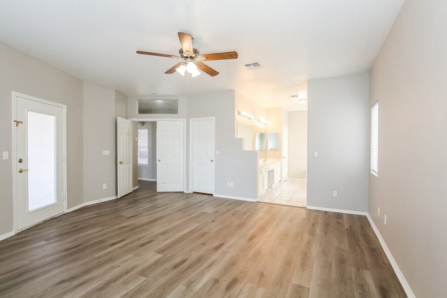 Building Photo - 5637 Island Mist St