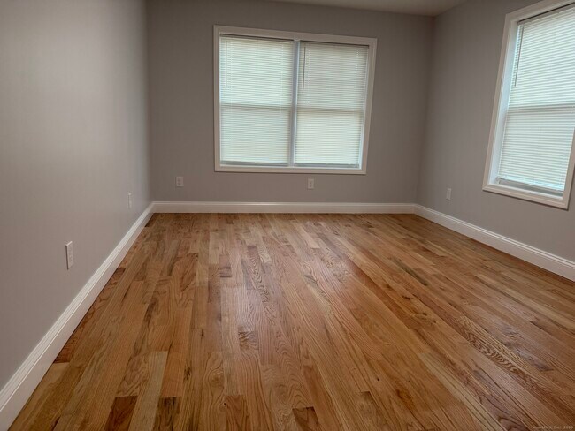 Building Photo - 755 Hart St