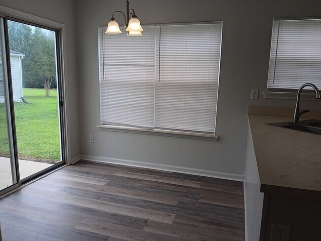 Building Photo - 2540 Governors Pointe Ct NE