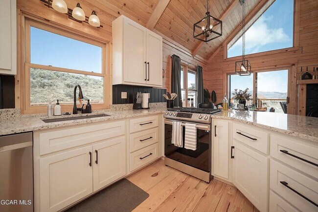 Building Photo - 577 Forrest Dr
