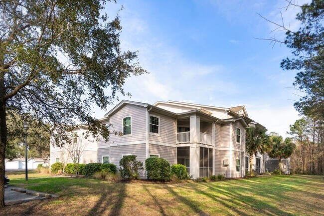Building Photo - 2 Bedroom 1 Bath Condo in Park West - Mount Pleasant