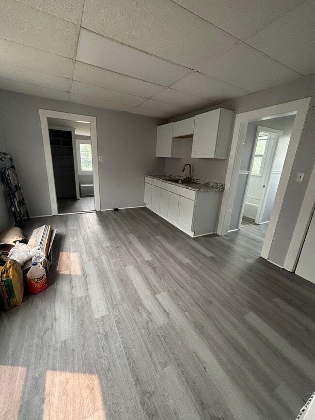 Building Photo - 2bd Single Cash Pay/Section 8