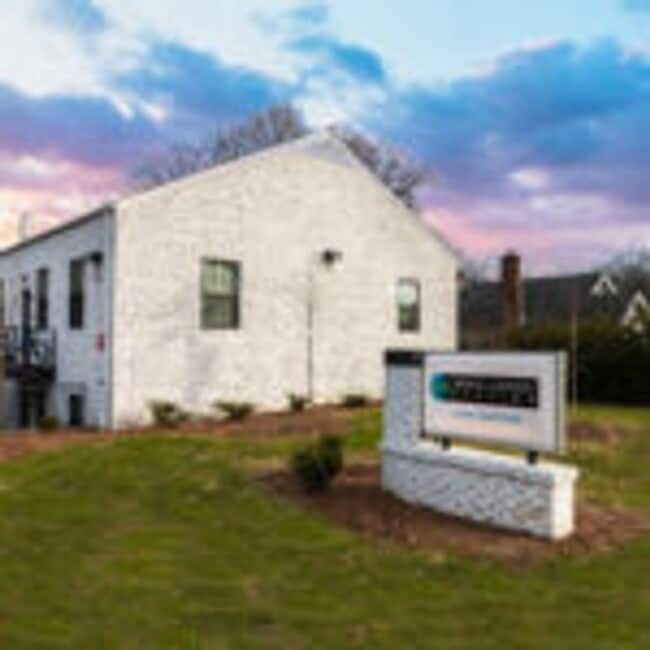 Building Photo - 915 Englewood St