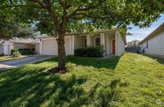 Building Photo - Updated 4/BR 2/BA Home Minutes from Downtown!