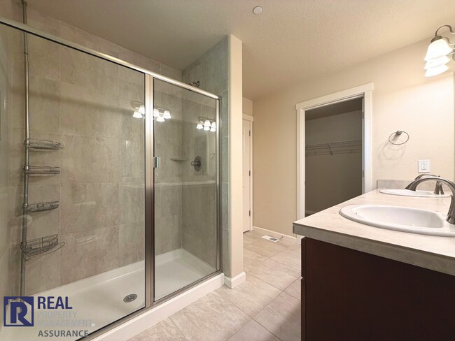 Building Photo - Modern Beaverton 3BR/3BA Townhome with Garage Near Nike & Intel