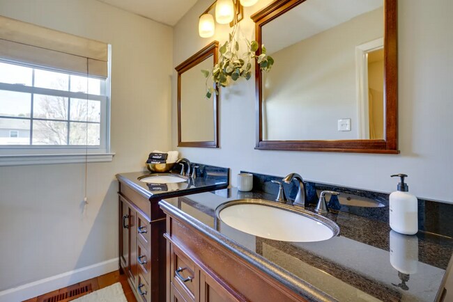 Bathroom - Master - 151 Rambling Rd