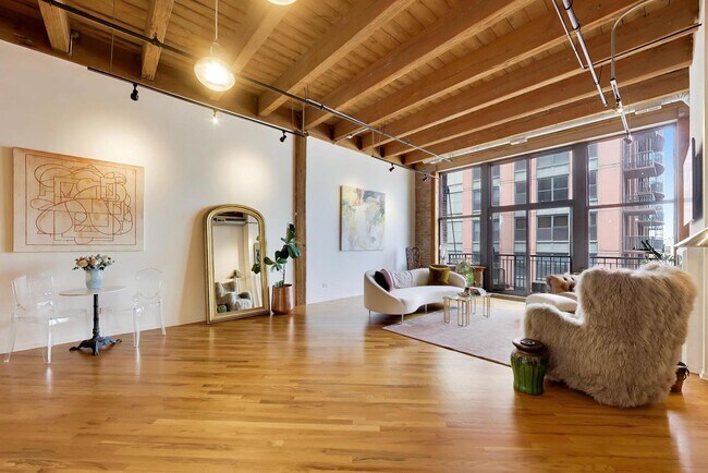 Building Photo - 616 W Fulton St