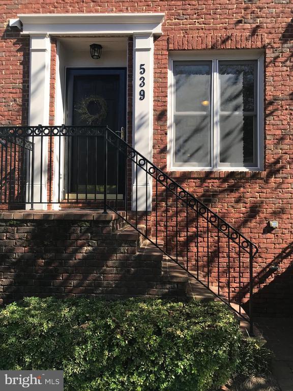 Building Photo - 539 Tschiffely Square Rd