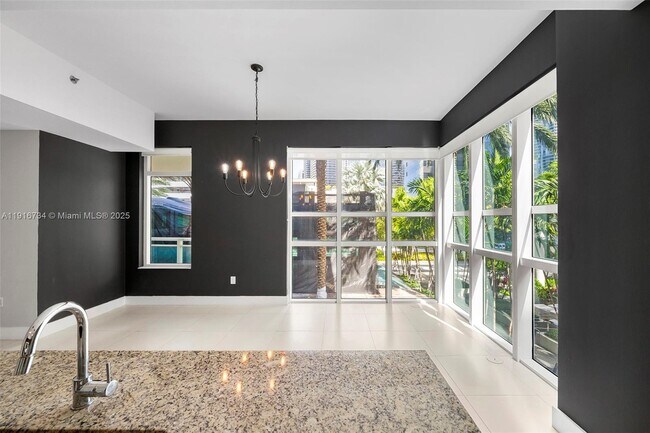 Building Photo - 950 Brickell Bay Dr