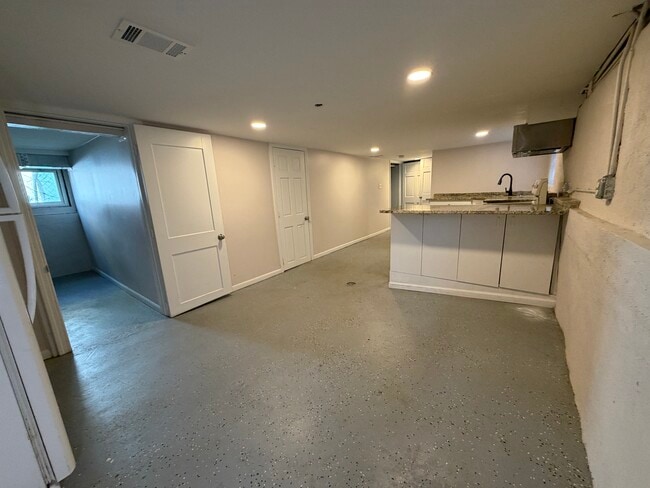 Building Photo - 4123 N Narragansett Ave