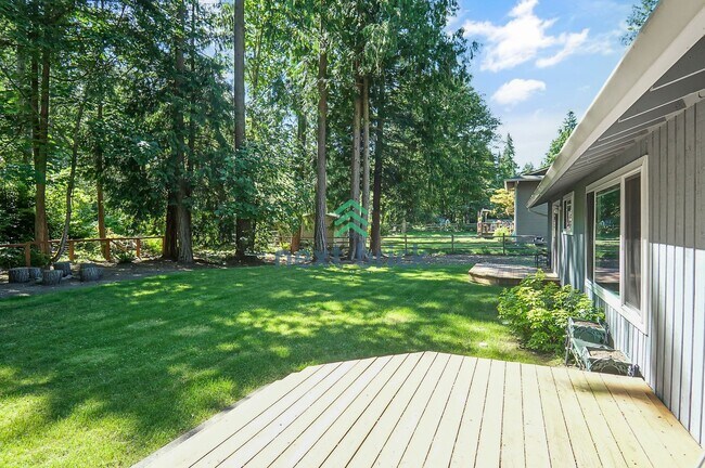 Building Photo - 3 Bed, 2.5 Bath Single Family Available fo...