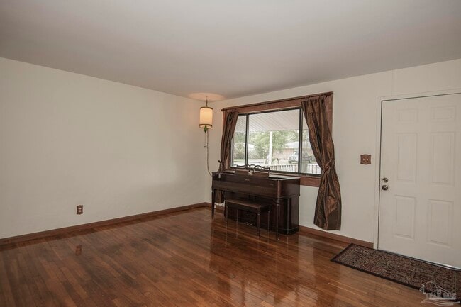 Building Photo - 6314 White Oak Dr