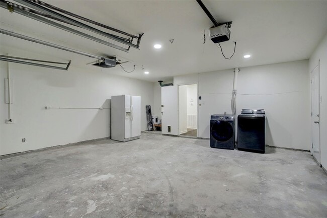 Building Photo - 6310 Autumn Arbor Dr