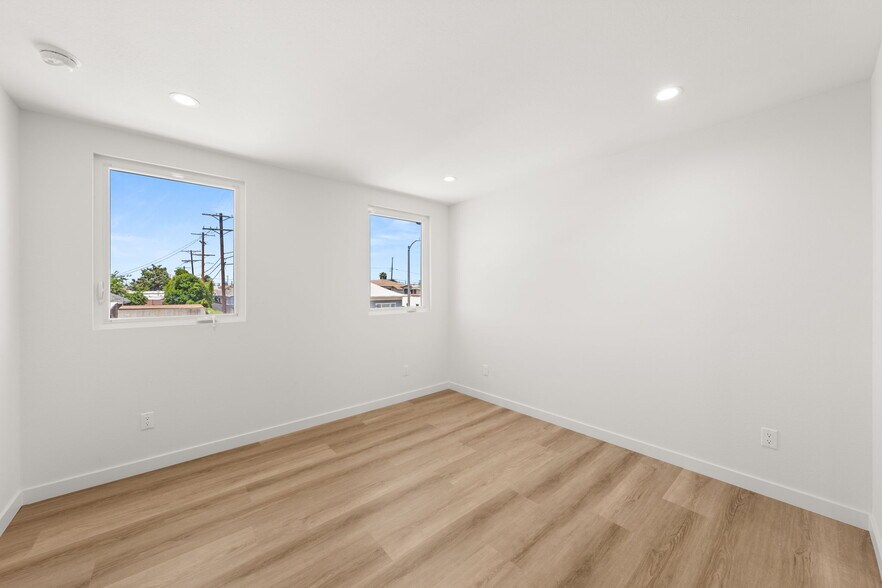 Building Photo - 4700 S Gramercy Pl