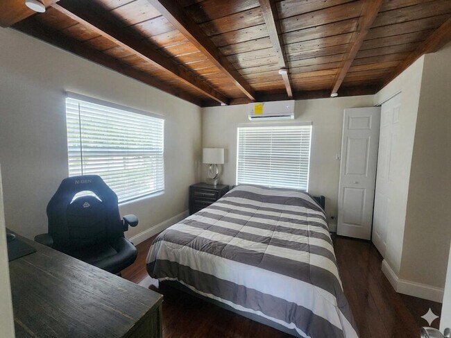 Building Photo - 3440 SW 20th St