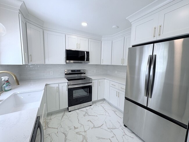 Building Photo - 534 Forest Ln