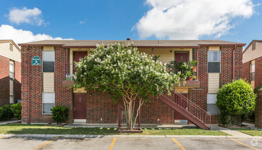 Building Photo - Hutchins Palms