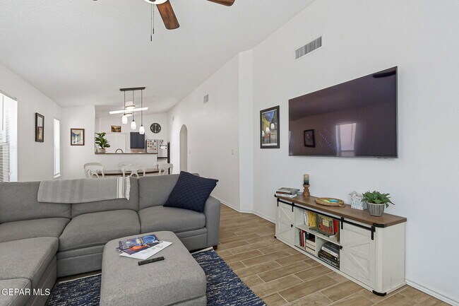 Building Photo - 11853 Auburn Sands Dr