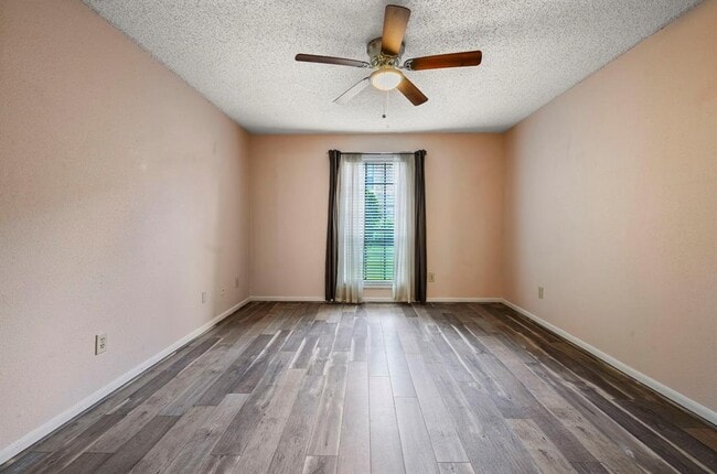 Building Photo - 1311 Antoine Dr