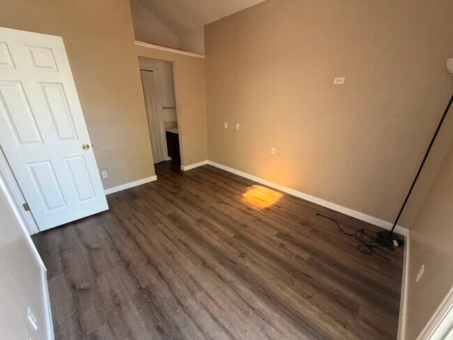 Building Photo - 964 S Pitkin Ct