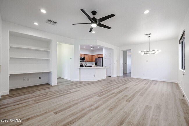 Building Photo - BRAND NEW 5 BEDROOM HOME IN PHOENIX