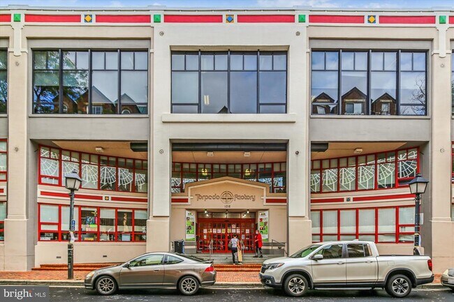 Building Photo - 537 E Duncan Ave