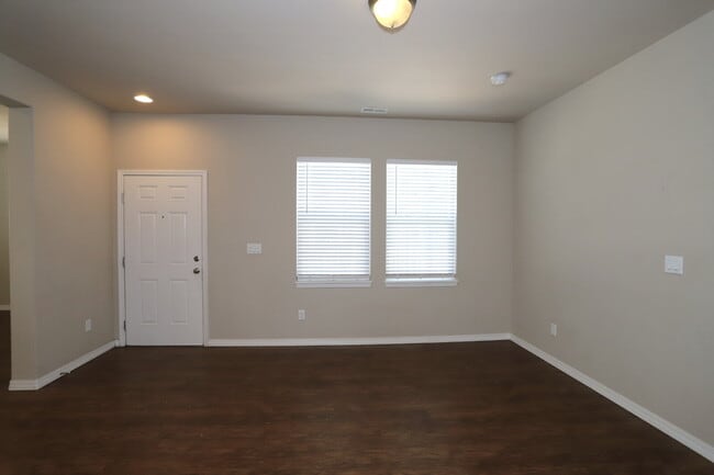 Building Photo - Beautiful 3-Bedroom Townhouse for Rent in Wolf Ranch