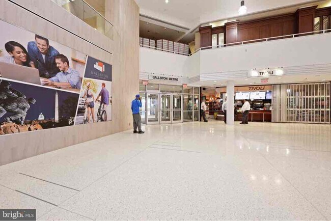 Building Photo - 900 N Stafford St